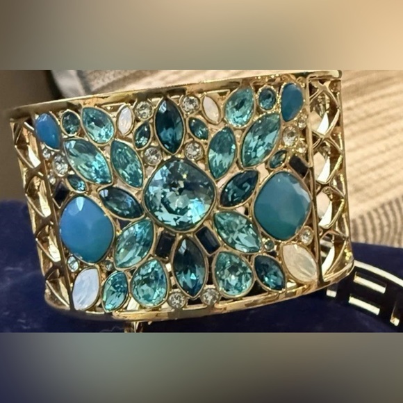 Gorgeous Azure & Gold authentic Swarovski necklace. With matching Cuff - Picture 8 of 9